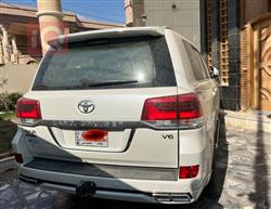 تۆیۆتا لاند کروزەر